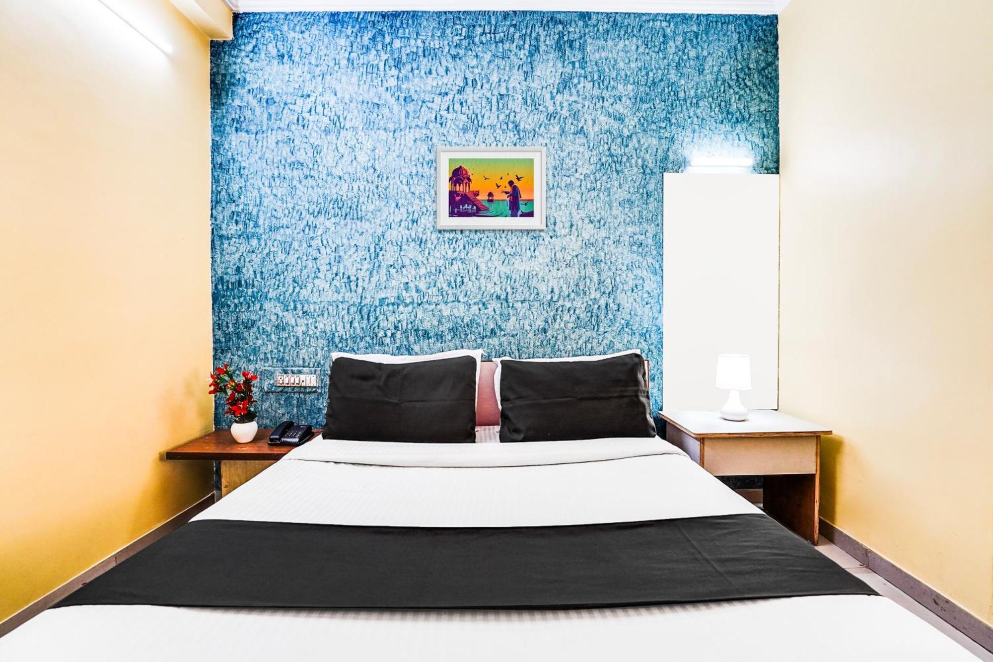 Hotel O Vibrant Residency Ahmedabad Exterior foto